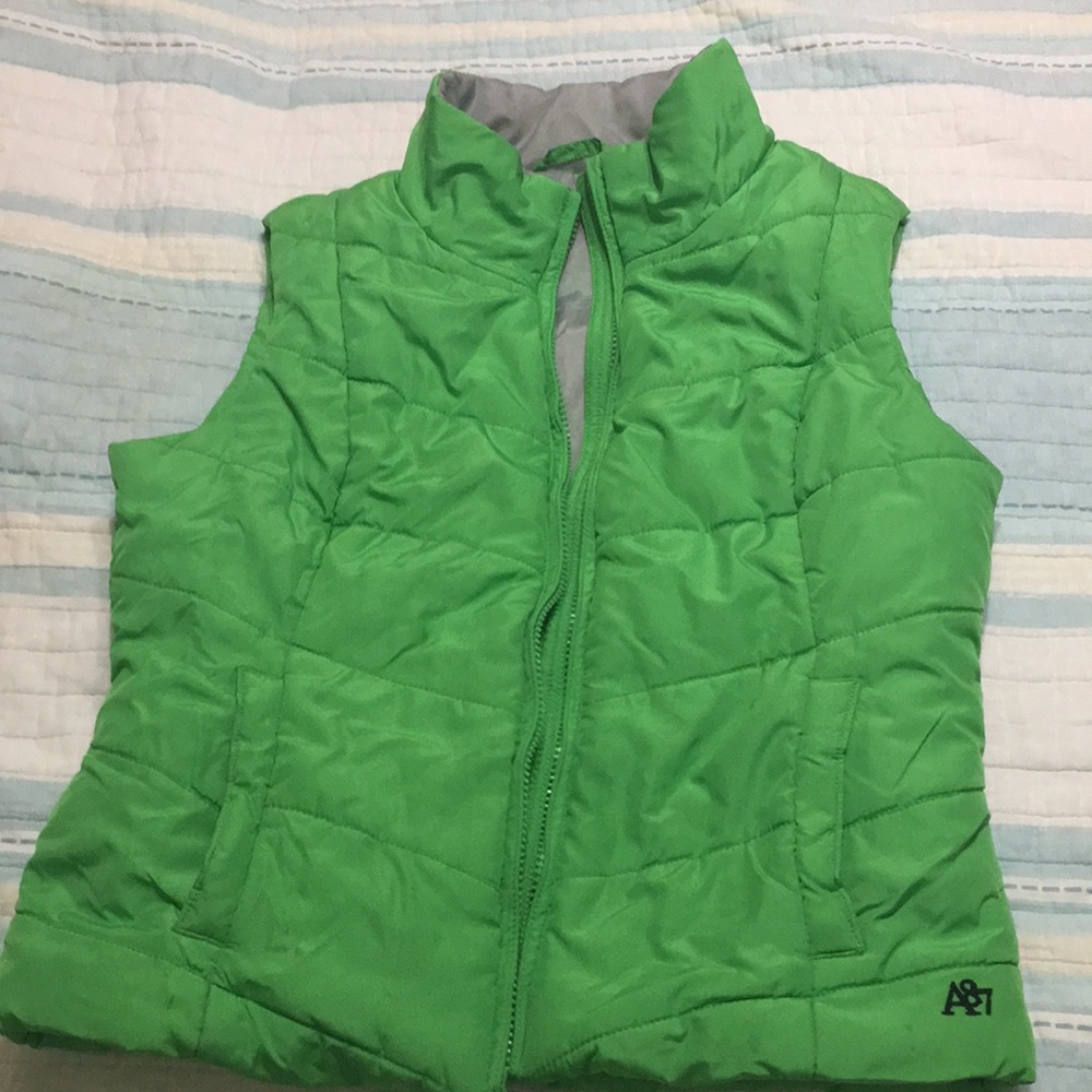 Aeropostale green, zip up, puffy vest size M